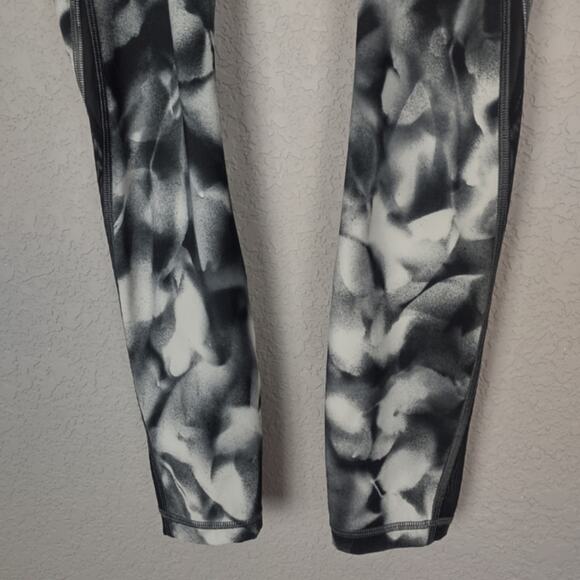 Lululemon Train Times 7/8 Pant 25" Blush Blossom Alpine White / Black Size 4 - Picture 13 of 16